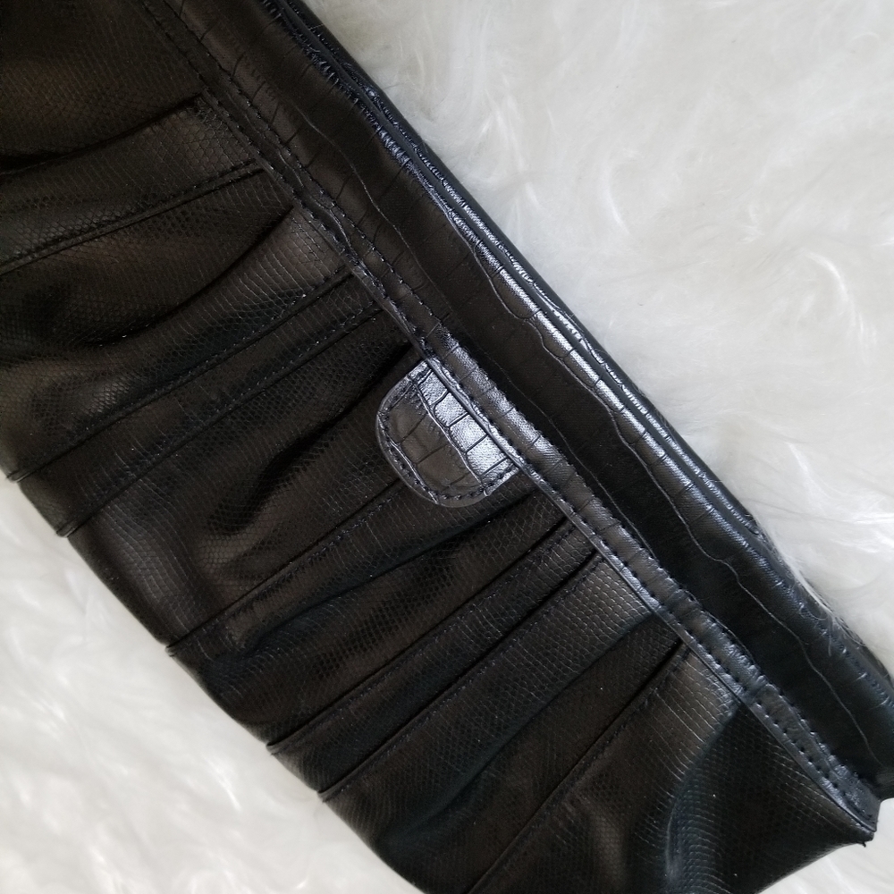 🏷️2 for $20🏷️ H&M black mock croc clutch